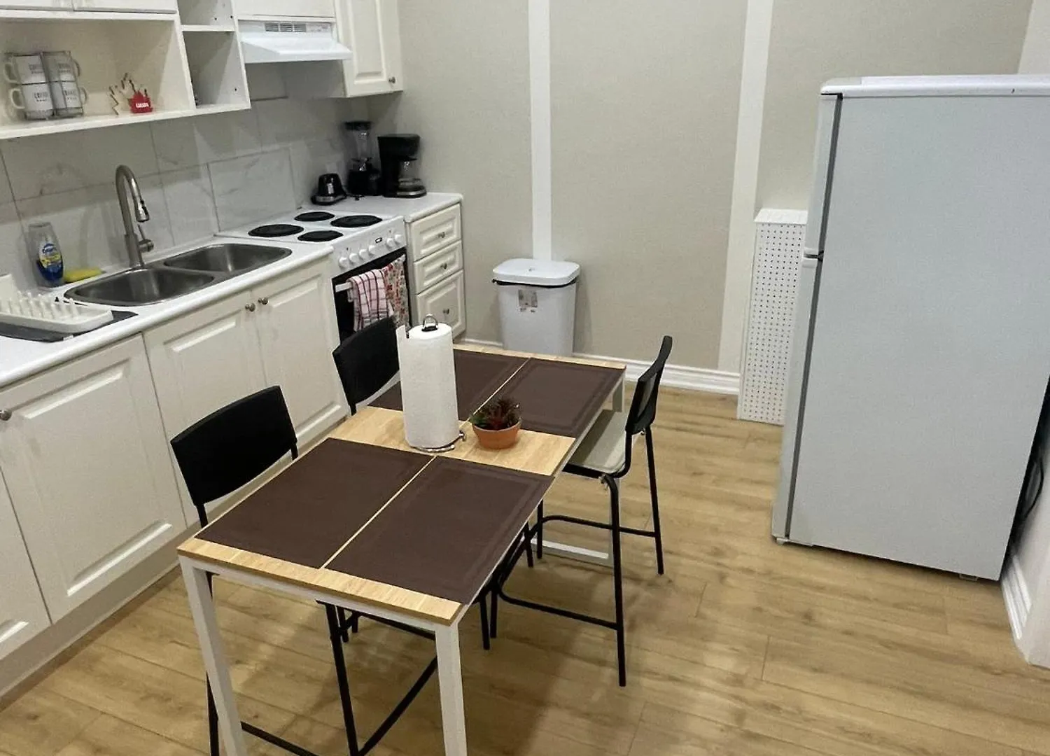 Accommodatie bij particulieren Maple Leaf Stay-Walk To Uoft,Dt,Street Cars,Bars,Rom-Free Wifi Toronto Canada